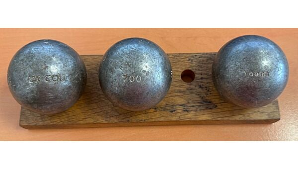 OBUT BOULE NOIRE CX Cou Lisse - 71mm - 700g - gravée Yoann